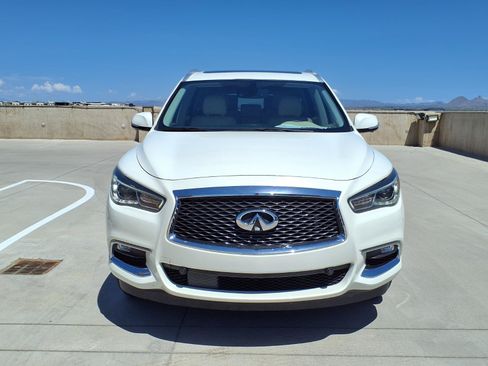 Used 2020 INFINITI QX60 Luxe w/ Essential Package FWD image 2