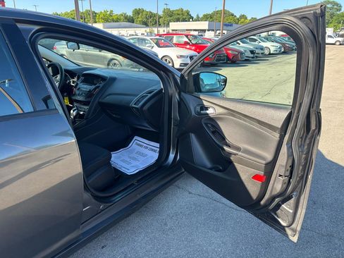 Used 2015 Ford Focus SE FWD image 9