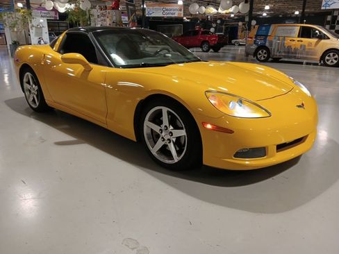 Used 2005 Chevrolet Corvette Coupe w/ Preferred Equipment Group RWD image 4