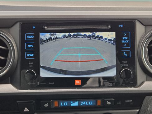 Used 2017 Toyota Tacoma TRD Sport AWD/4WD image 14