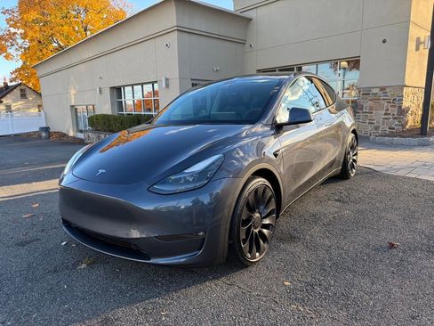 Used 2022 Tesla Model Y Performance image 3