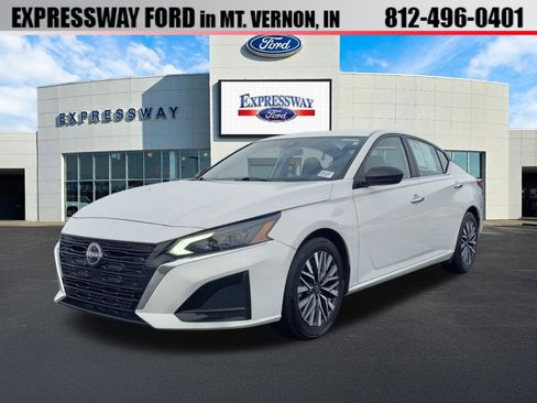 Used 2024 Nissan Altima 2.5 SV image 1