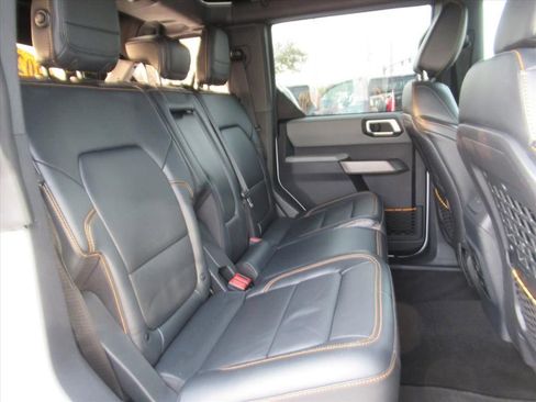 Used 2022 Ford Bronco Badlands w/ Sasquatch Package image 30