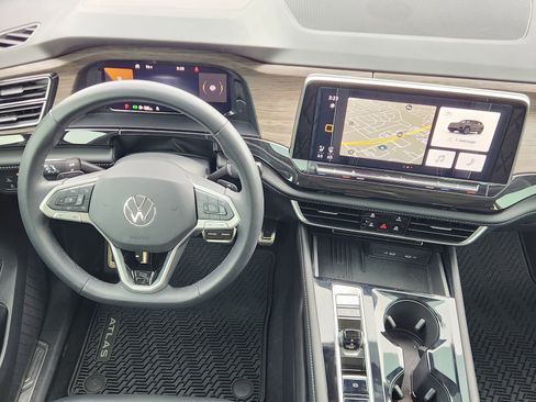 Used 2025 Volkswagen Atlas SEL Premium R-Line image 30