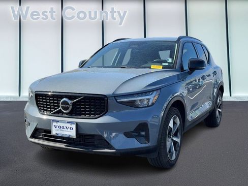 Certified 2023 Volvo XC40 B5 Plus w/ Protection Package Premier image 9