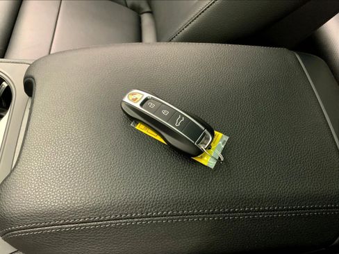 Used 2025 Porsche Cayenne image 20