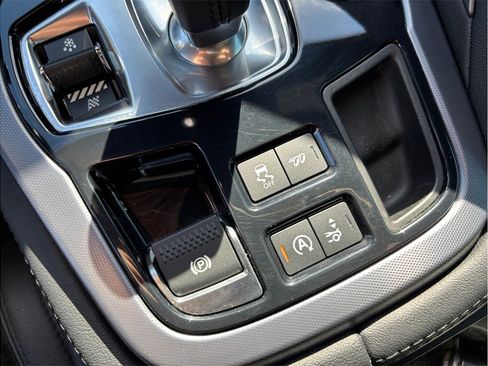 Used 2020 Jaguar F-TYPE Coupe image 36