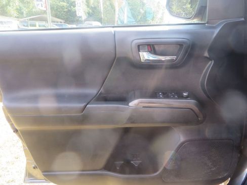 Used 2016 Toyota Tacoma TRD Sport w/ Towing Package image 22