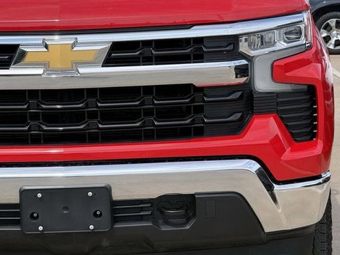 Used 2022 Chevrolet Silverado 1500 LT w/ Z71 Off-Road Package AWD/4WD image 9