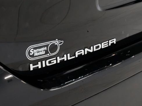 Used 2022 Toyota Highlander L FWD image 14