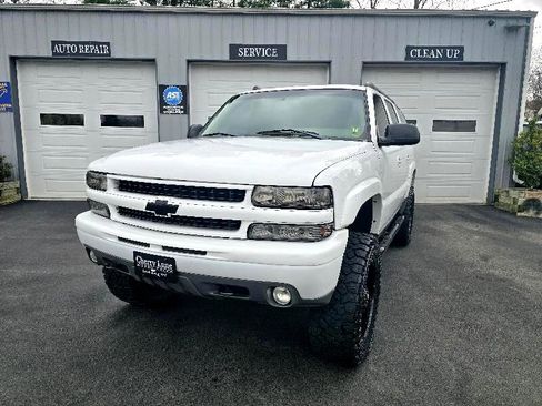 Used 2003 Chevrolet Suburban Z71 image 2