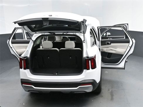 New 2026 Kia Sorento S w/ S Panoramic Sunroof Package image 16
