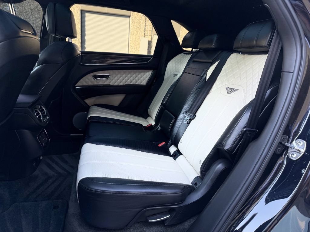 Used 2021 Bentley Bentayga AWD/4WD image 15
