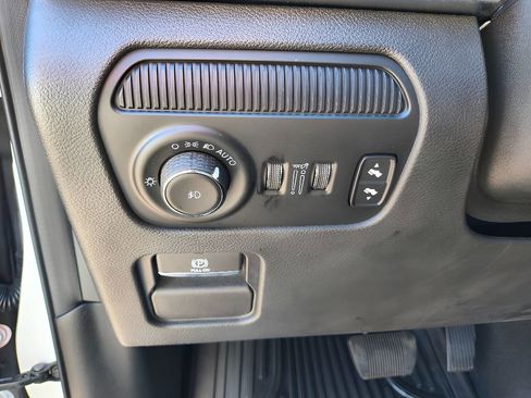 Used 2024 Jeep Wagoneer Series II image 21