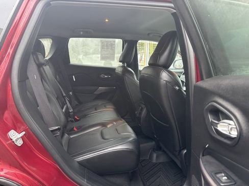 Used 2020 Jeep Cherokee Limited image 19