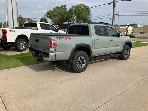 Used 2022 Toyota Tacoma TRD Off-Road w/ Black Out Package (TMS) AWD/4WD image 5