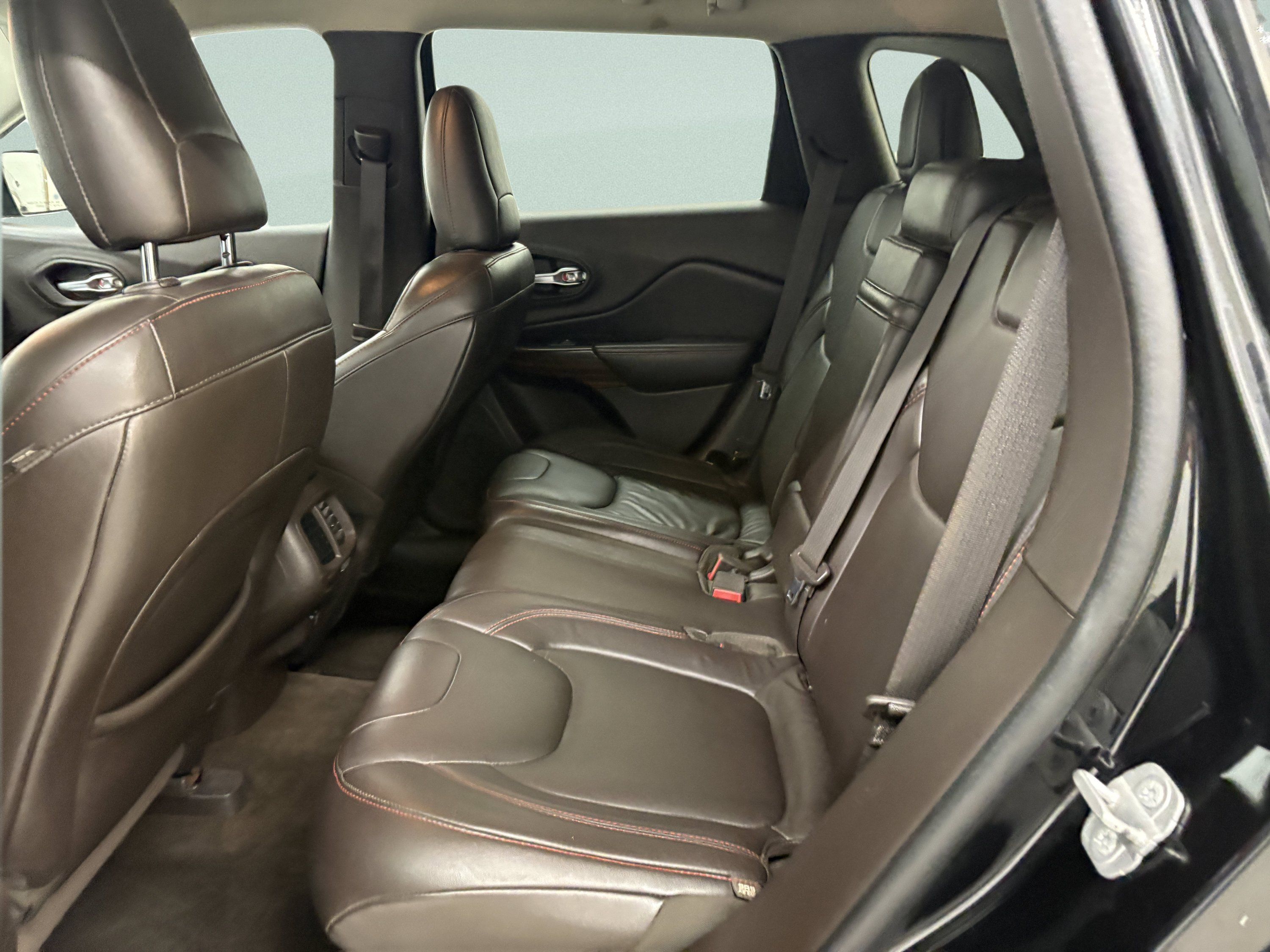 Used 2014 Jeep Cherokee Trailhawk w/ Comfort/Convenience Group AWD/4WD image 11