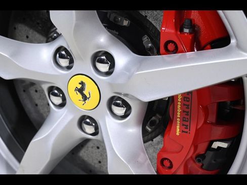 Certified 2022 Ferrari F8 Tributo RWD image 29