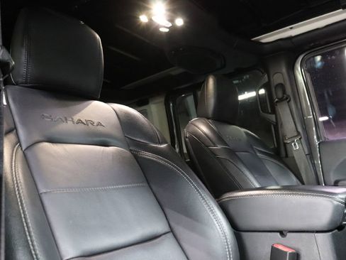 Used 2019 Jeep Wrangler Unlimited Sahara image 32