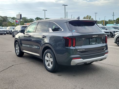 Certified 2024 Kia Sorento LX FWD image 4