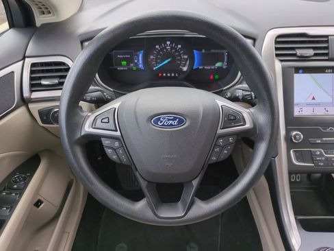 Used 2019 Ford Fusion SE FWD image 22