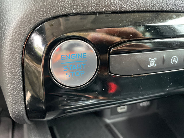 Certified 2025 Ford Escape Platinum AWD/4WD image 40