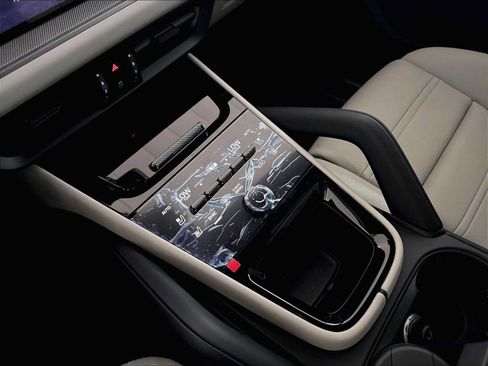 New 2026 Porsche Cayenne AWD/4WD image 18