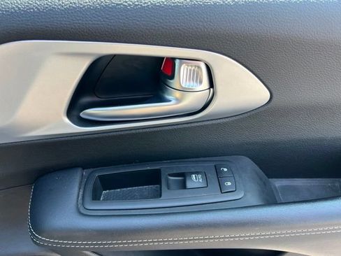 Used 2019 Chrysler Pacifica Touring Plus w/ S Appearance Package FWD image 36