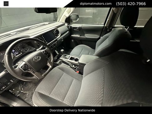 Used 2021 Toyota Tacoma SR5 w/ Trail Edition image 17