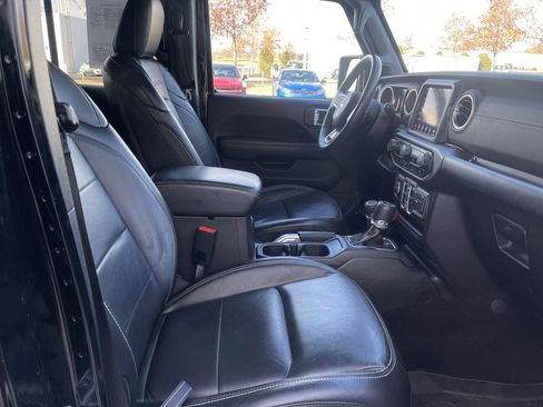 Used 2018 Jeep Wrangler Unlimited Sahara image 31