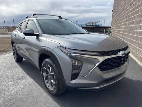 New 2026 Chevrolet Trax LT w/ Driver Confidence Package FWD image 4