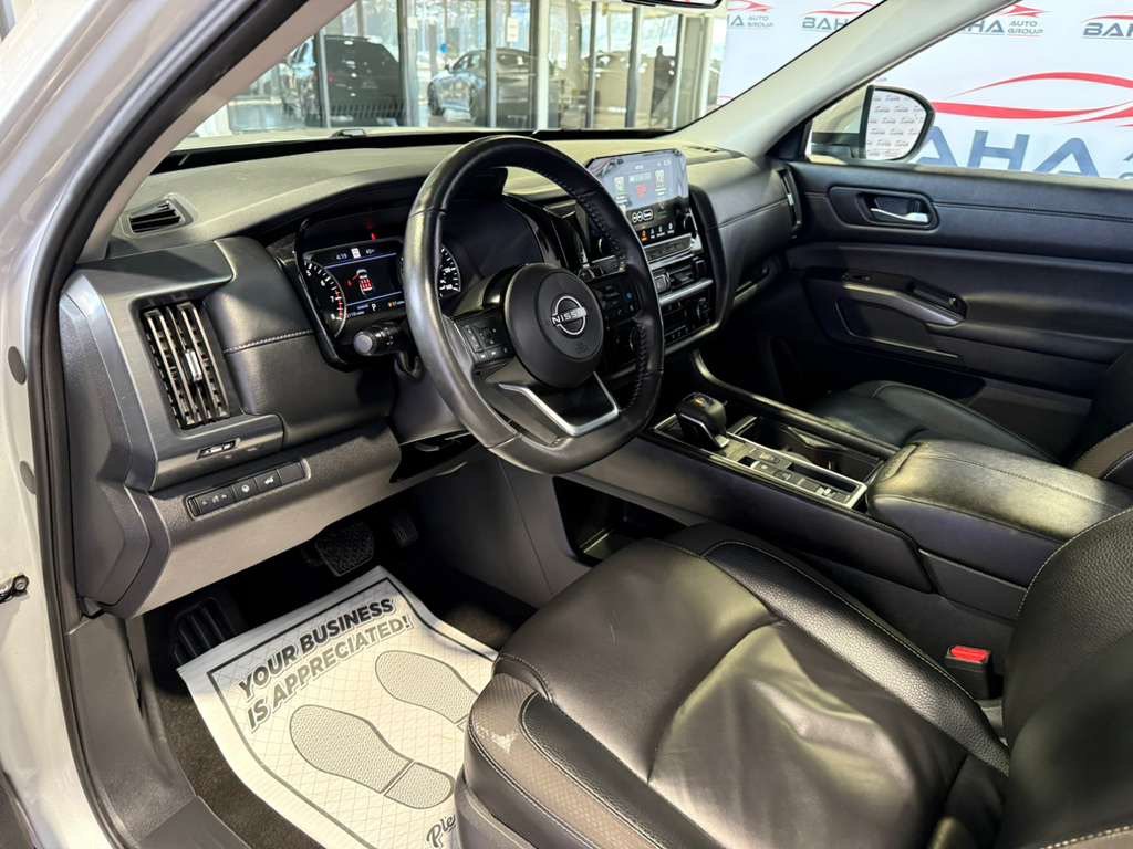 Used 2025 Nissan Pathfinder SL FWD image 29