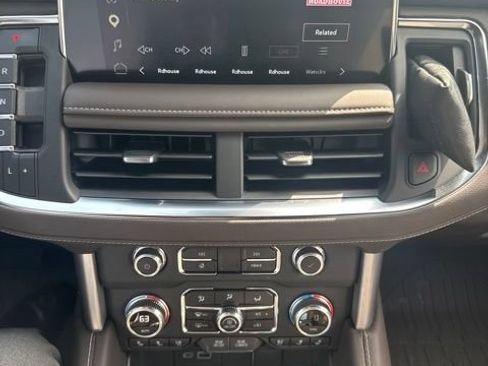 Used 2023 GMC Yukon SLT w/ SLT Luxury Package AWD/4WD image 15