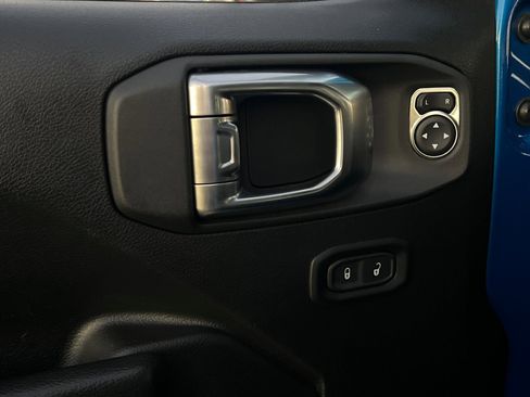 Used 2022 Jeep Wrangler Unlimited Rubicon image 11