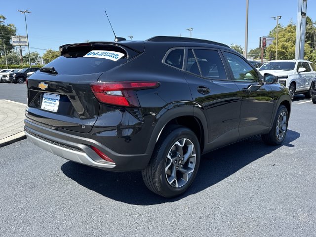Used 2024 Chevrolet Trax LT FWD image 3