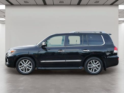 Used 2014 Lexus LX 570 4WD image 3