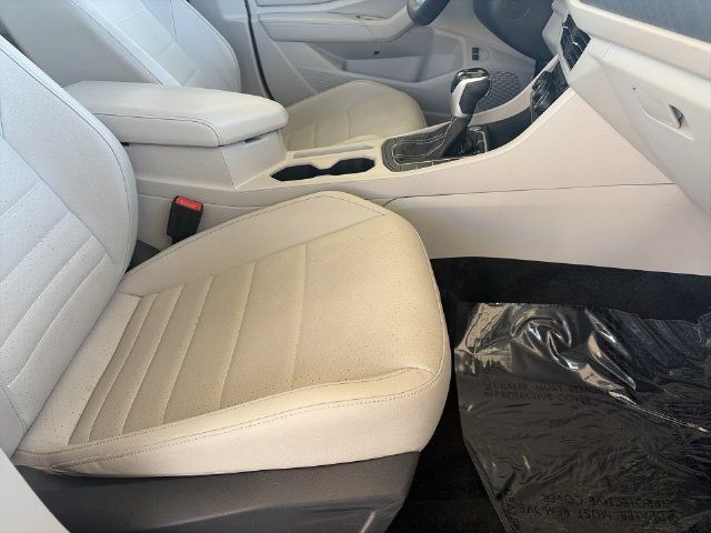 Used 2024 Volkswagen Jetta SE w/ Panoramic Sunroof Package FWD image 26