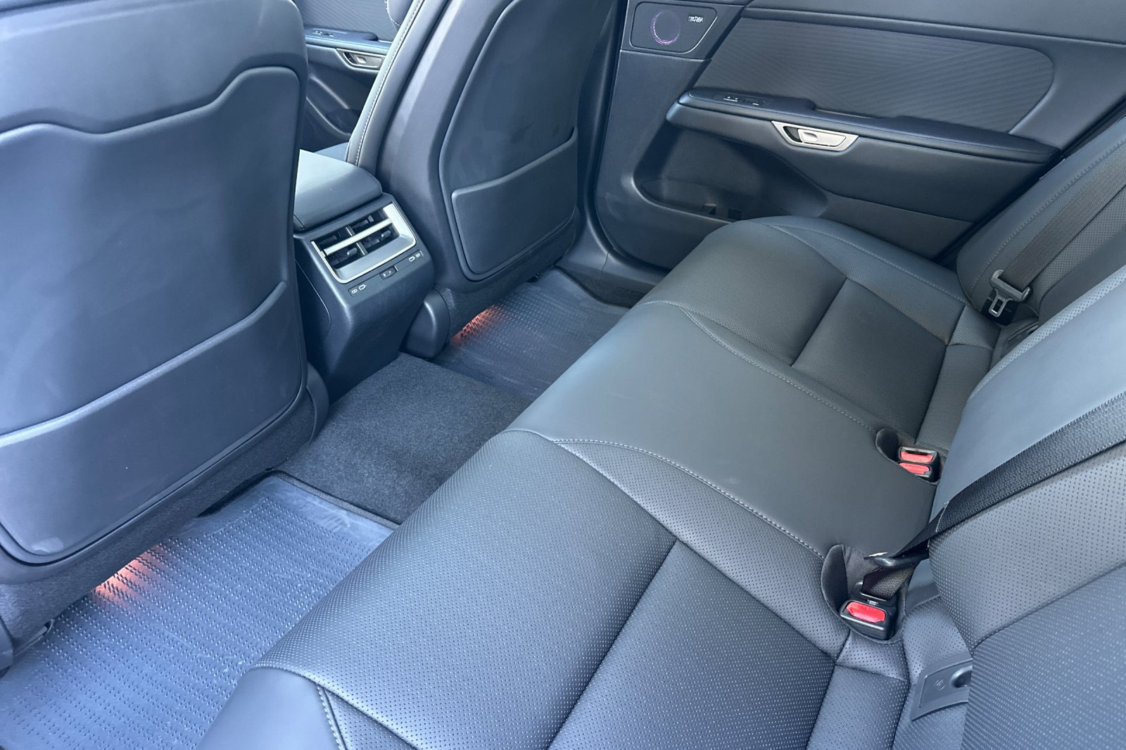 New 2026 Lexus ES 350h w/ Cold Area Package FWD image 9