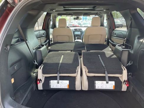 Certified 2018 Ford Explorer XLT w/ Equipment Group 202A AWD/4WD image 33