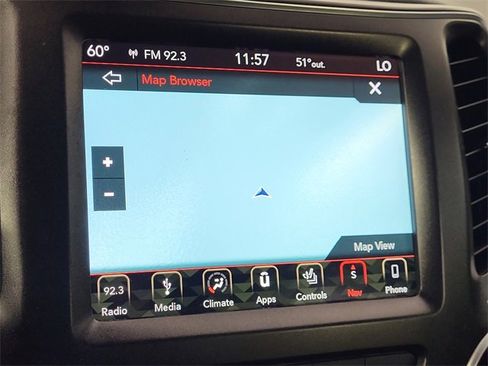 Used 2019 Jeep Cherokee Trailhawk image 18