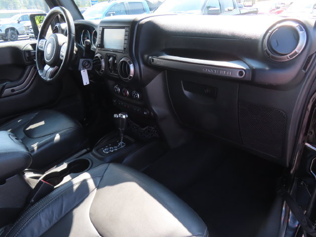 Used 2018 Jeep Wrangler Unlimited Sahara AWD/4WD image 35