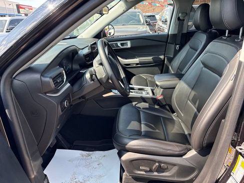 Used 2023 Ford Explorer XLT w/ Equipment Group 202A AWD/4WD image 8