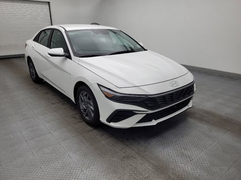 Used 2024 Hyundai Elantra SEL image 13