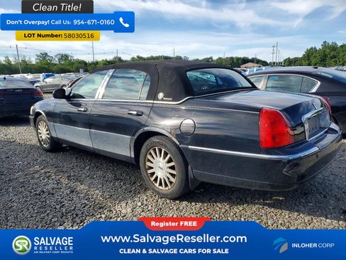 Used 2004 Lincoln Town Car RWD image 3