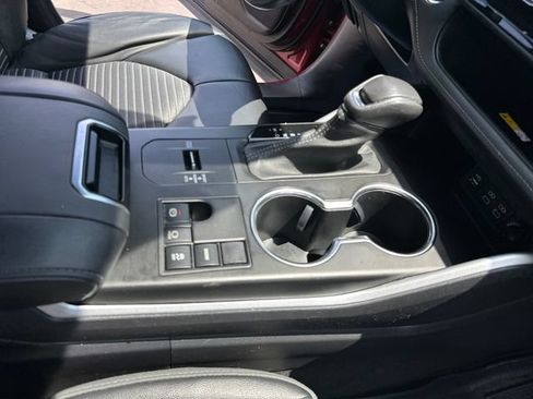 Used 2023 Toyota Highlander XSE FWD image 32