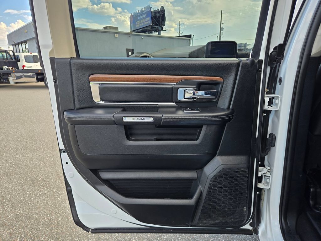 Used 2018 RAM 1500 Laramie RWD image 34