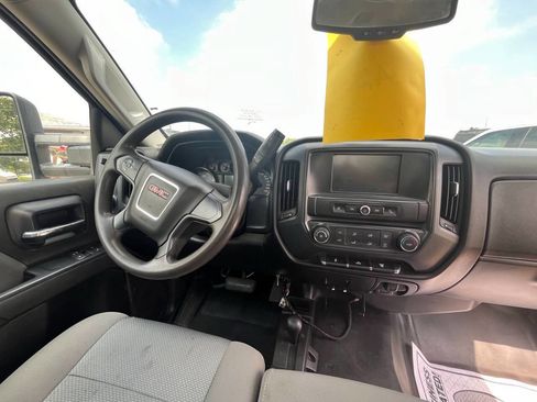 Used 2017 GMC Sierra 3500 4x4 Regular Cab image 3