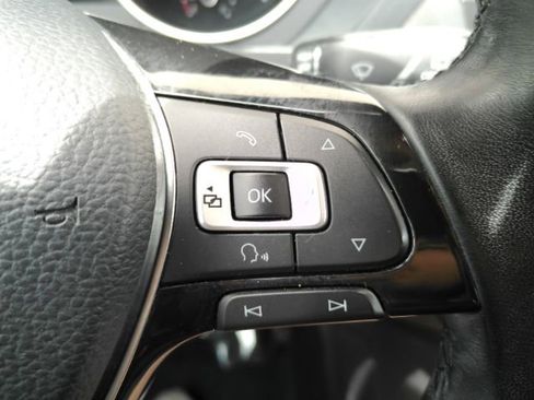 Used 2018 Volkswagen Tiguan SE w/ Panoramic Sunroof Package FWD image 36