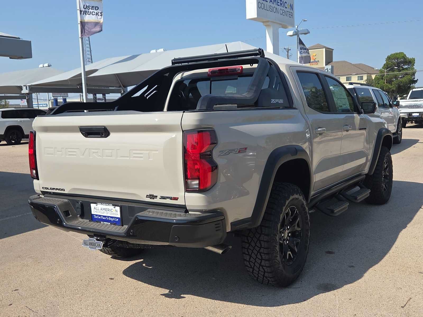 Used 2026 Chevrolet Colorado ZR2 w/ Midnight Edition AWD/4WD image 8
