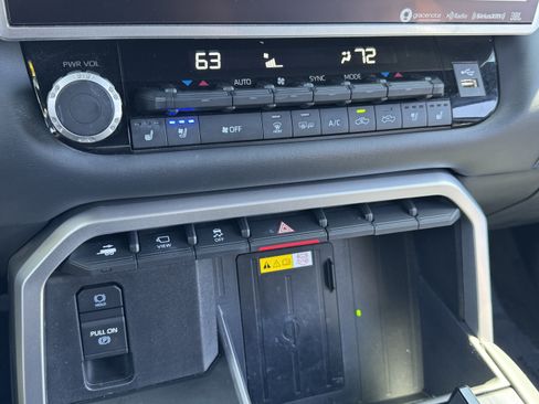 Used 2023 Toyota Tundra Platinum AWD/4WD image 34